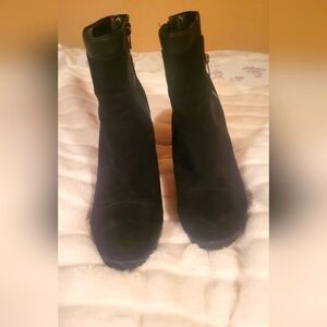 Juicy Couture Chic Black Ankle Boots with Soft Suede Texture and Sleek Design